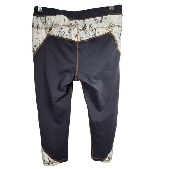 Athleta Printed Bare to Run Knicker Capri Length Gray/White Leggings Size M - Picture 2 of 10